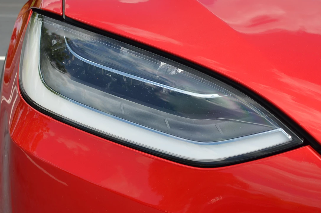 2016 Tesla Model X - Image 14 of 31
