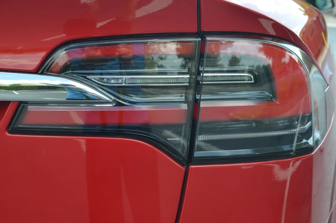 2016 Tesla Model X - Image 28 of 31