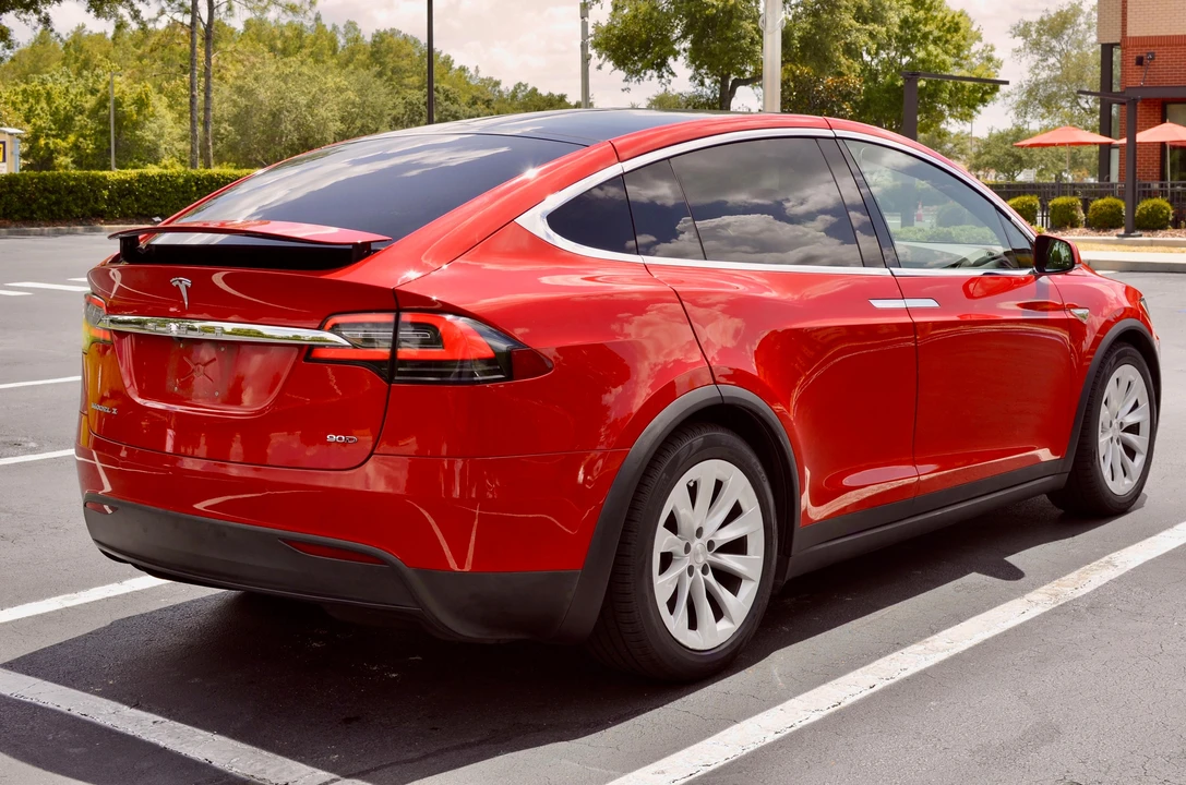 2016 Tesla Model X - Image 8 of 31