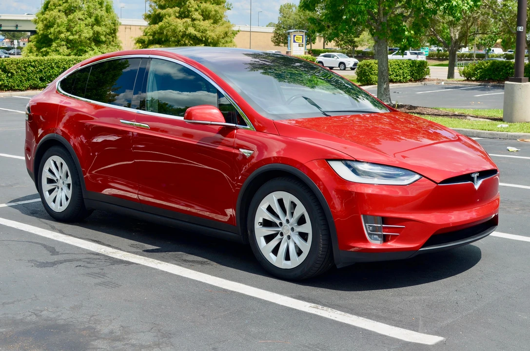 2016 Tesla Model X - Image 11 of 31