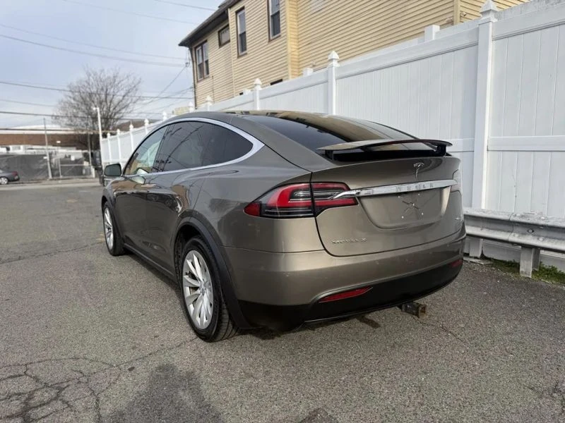 2016 Tesla Model X - Image 5 of 12