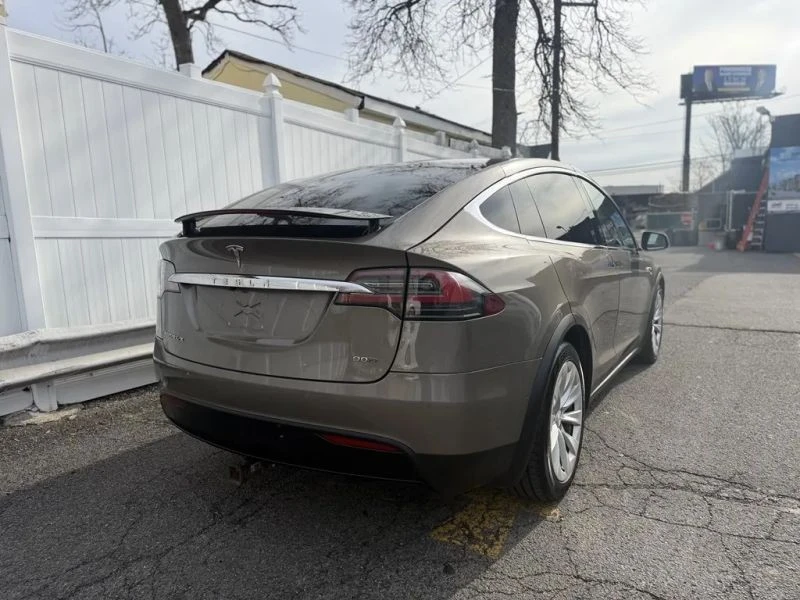 2016 Tesla Model X - Image 7 of 12