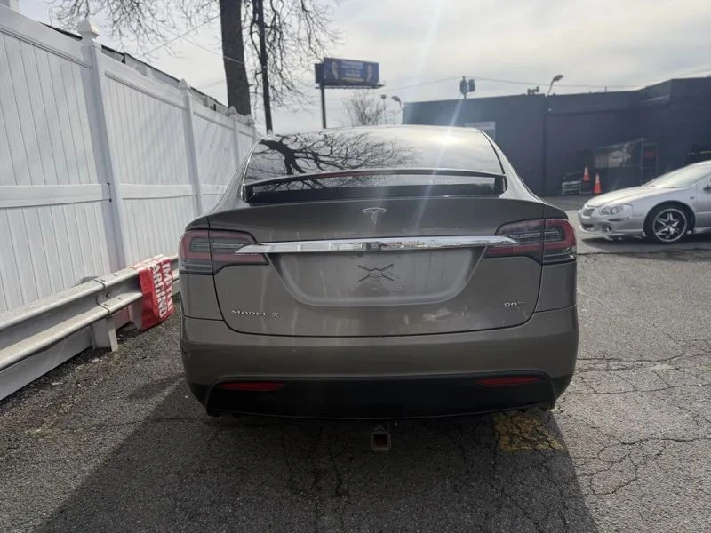 2016 Tesla Model X - Image 6 of 12