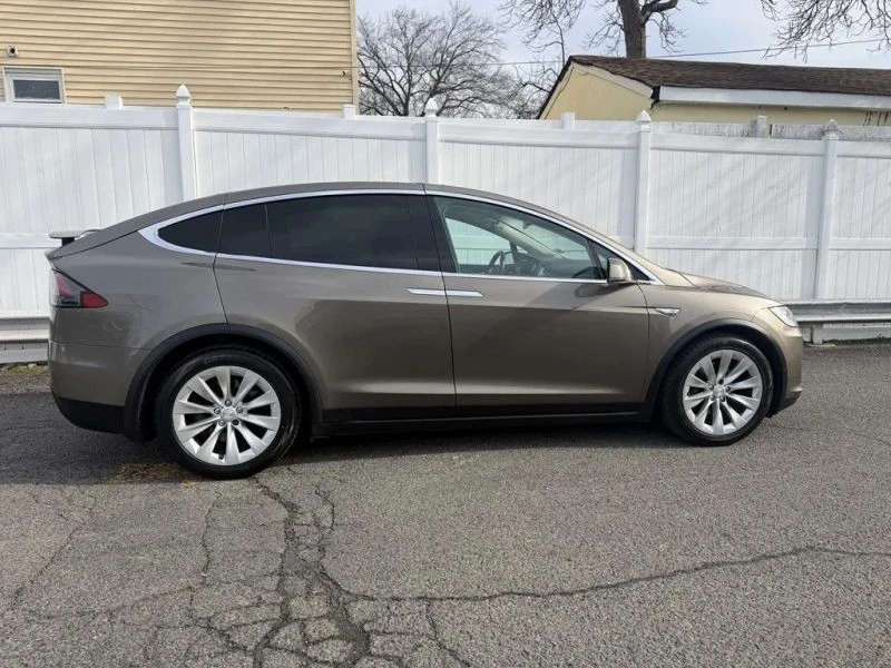 2016 Tesla Model X - Image 8 of 12
