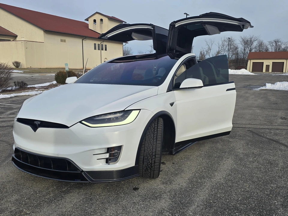 2016 Tesla Model X - Image 10 of 31