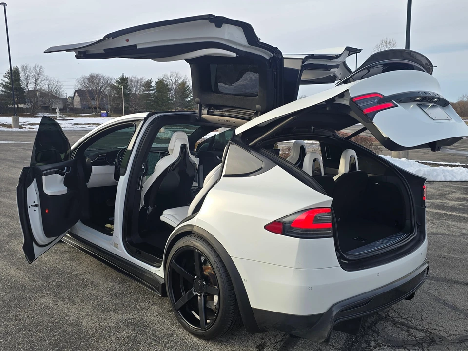 2016 Tesla Model X - Image 11 of 31