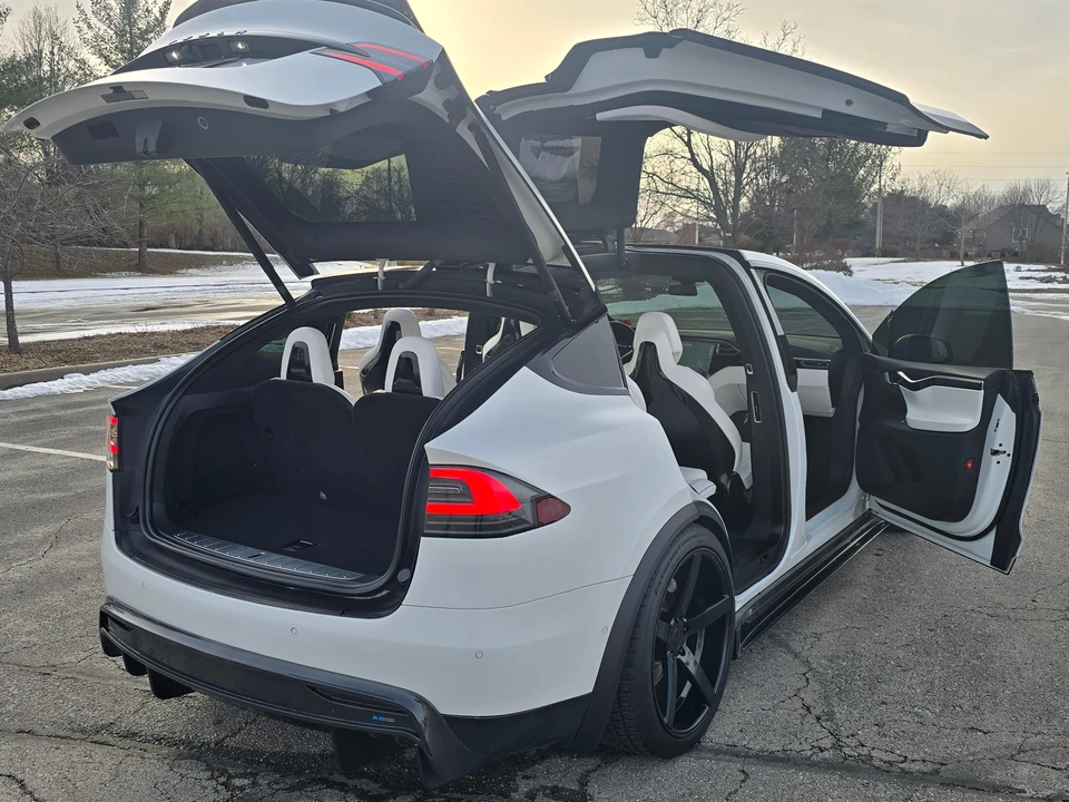 2016 Tesla Model X - Image 12 of 31