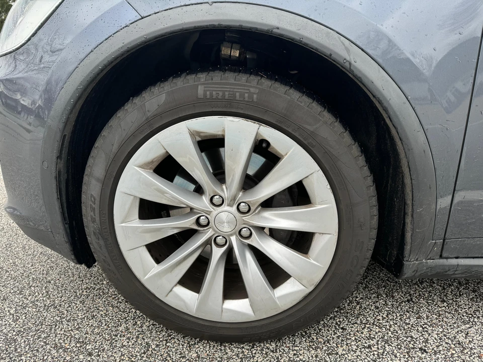 2016 Tesla Model X - Image 18 of 31