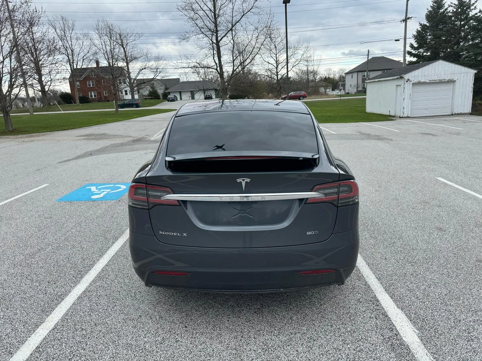 2016 Tesla Model X - Image 8 of 31