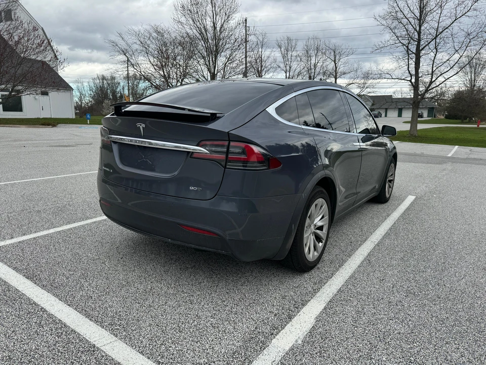 2016 Tesla Model X - Image 10 of 31
