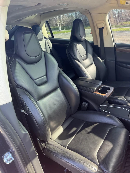 2016 Tesla Model X - Image 27 of 31