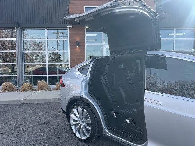 2016 Tesla Model X - Image 19 of 21