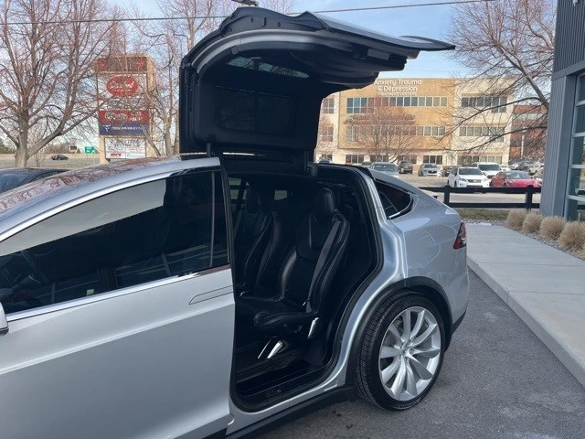 2016 Tesla Model X - Image 14 of 21
