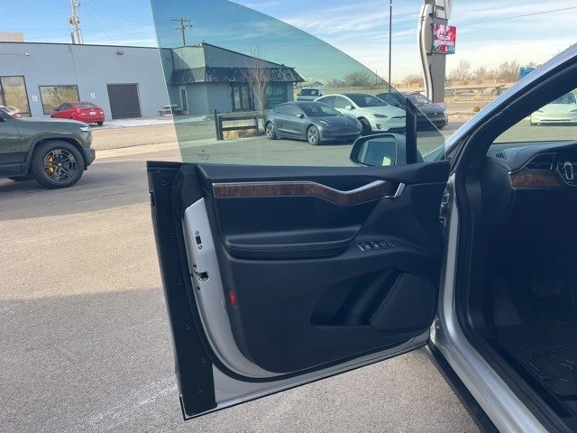 2016 Tesla Model X - Image 11 of 21