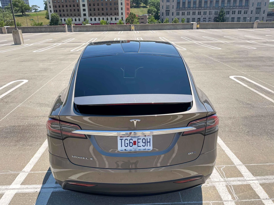 2016 Tesla Model X - Image 27 of 31