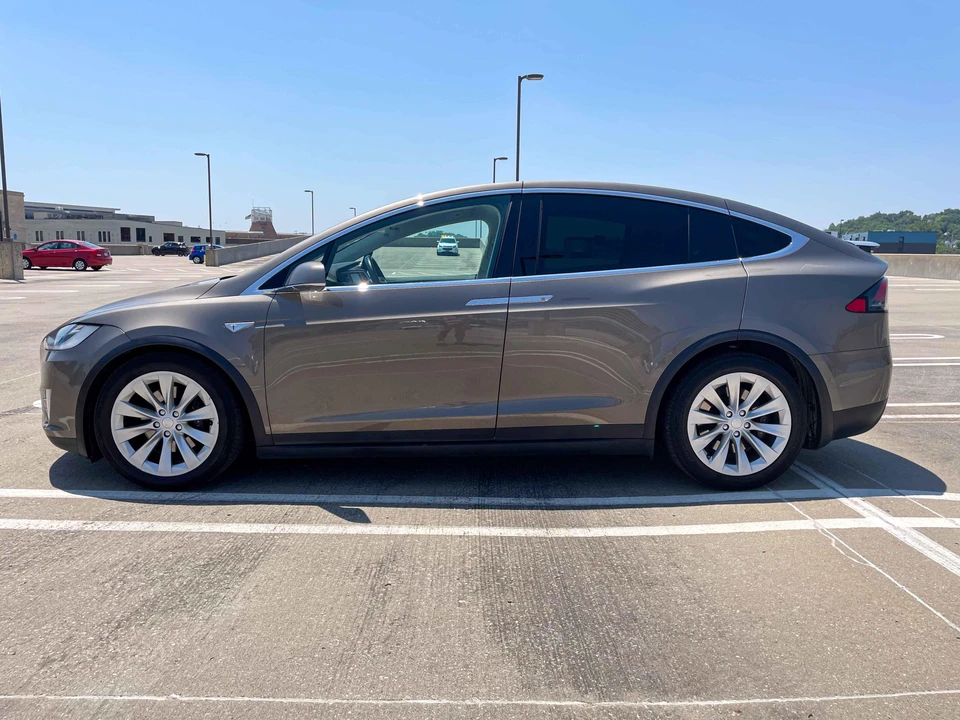 2016 Tesla Model X - Image 23 of 31