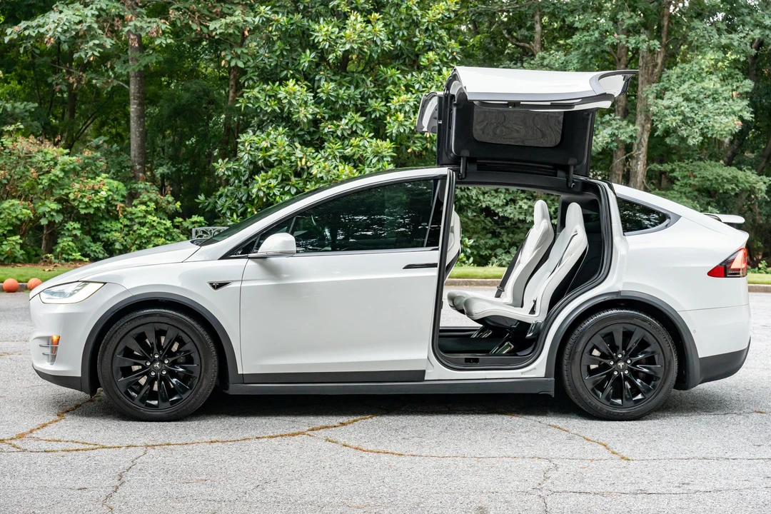 2016 Tesla Model X - Image 9 of 31