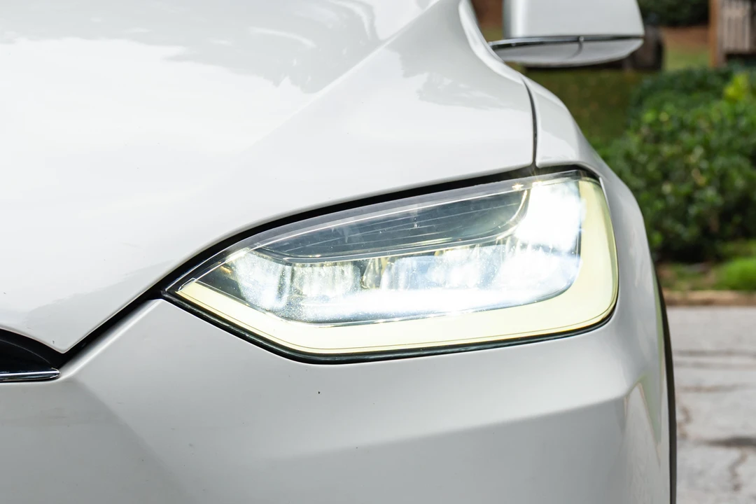 2016 Tesla Model X - Image 15 of 31