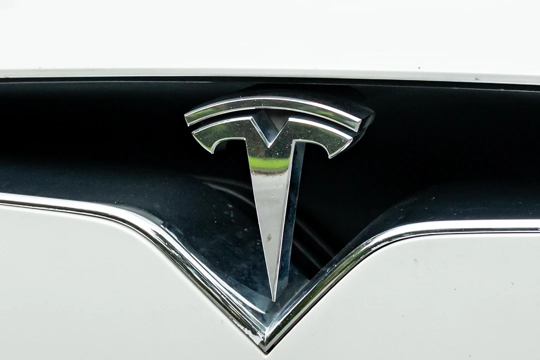 2016 Tesla Model X - Image 14 of 31