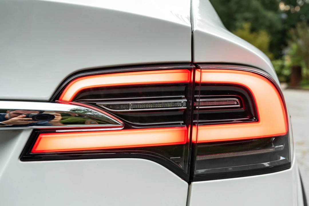 2016 Tesla Model X - Image 19 of 31