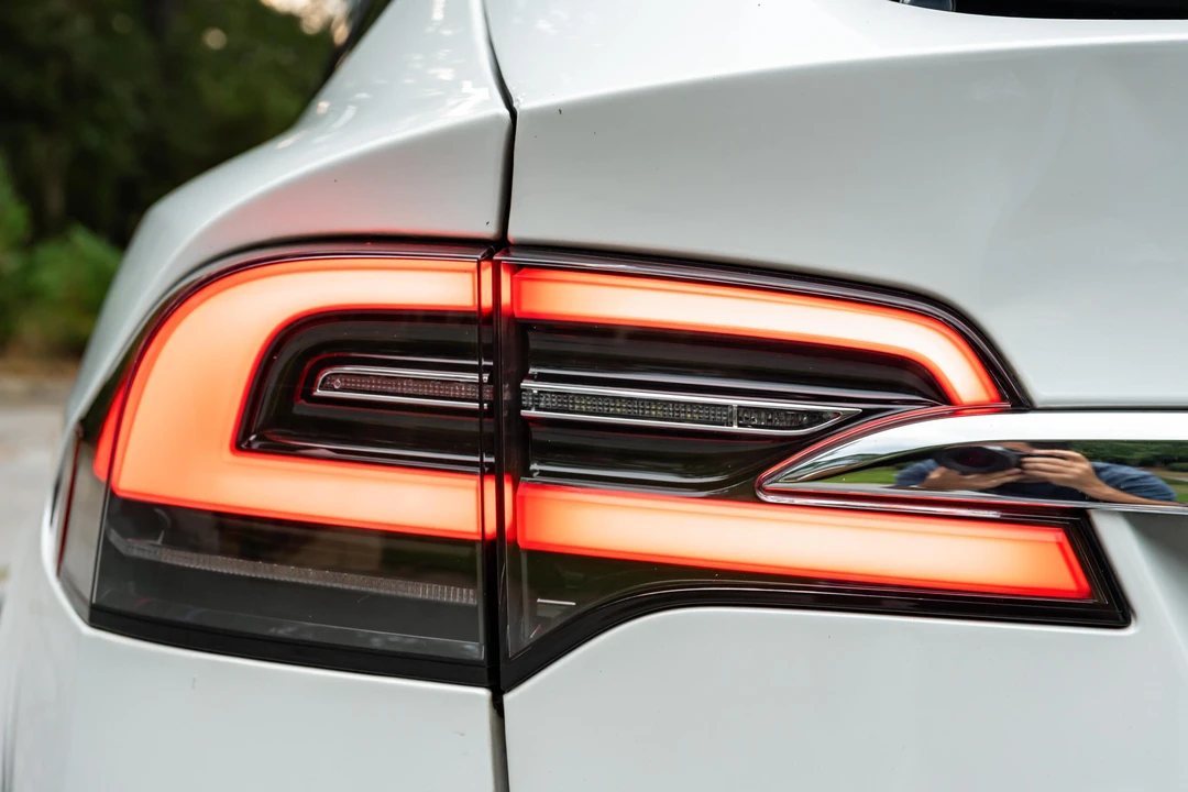 2016 Tesla Model X - Image 18 of 31