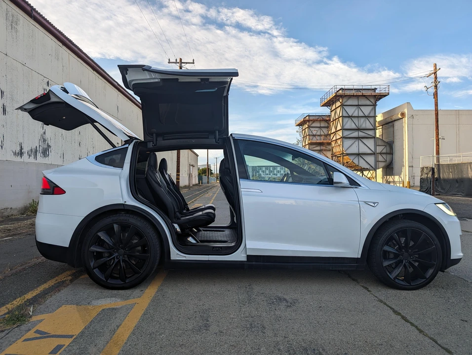 2016 Tesla Model X - Image 22 of 31