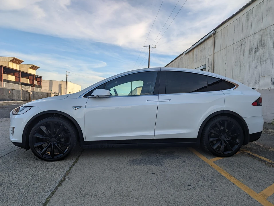 2016 Tesla Model X - Image 8 of 31