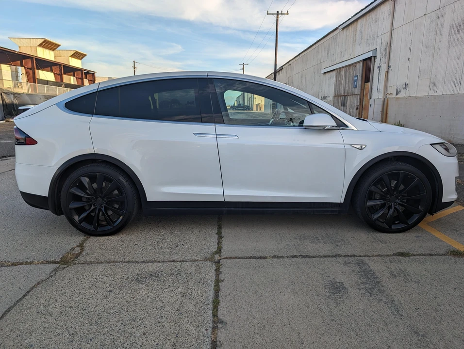 2016 Tesla Model X - Image 18 of 31