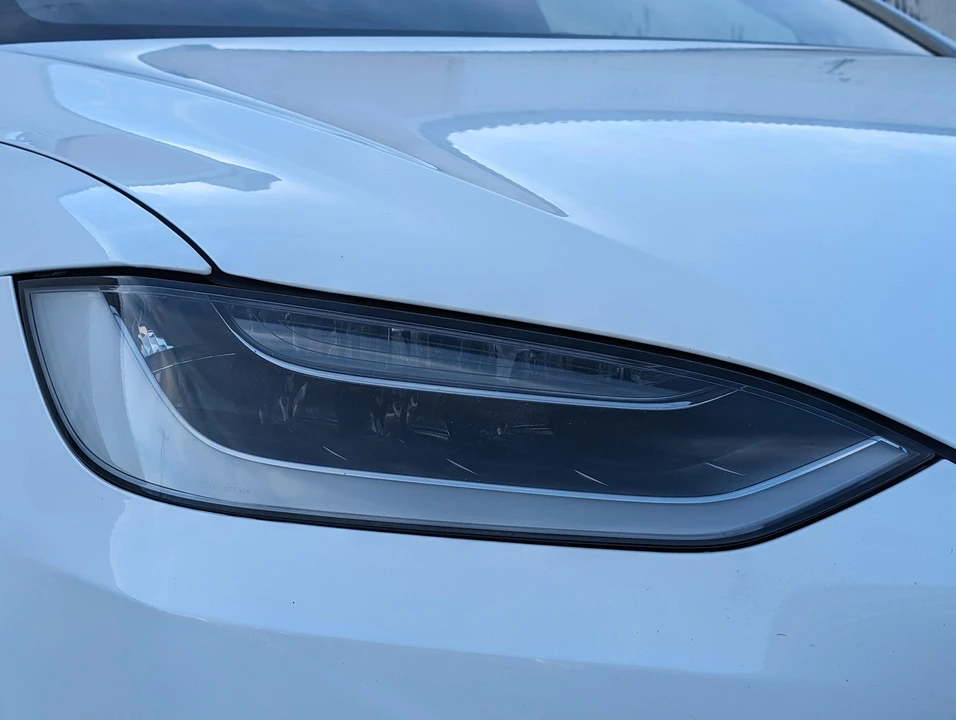 2016 Tesla Model X - Image 25 of 31
