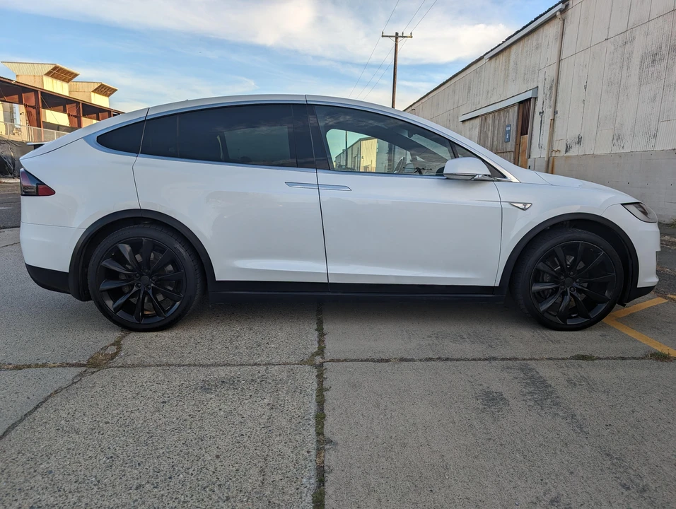 2016 Tesla Model X - Image 17 of 31