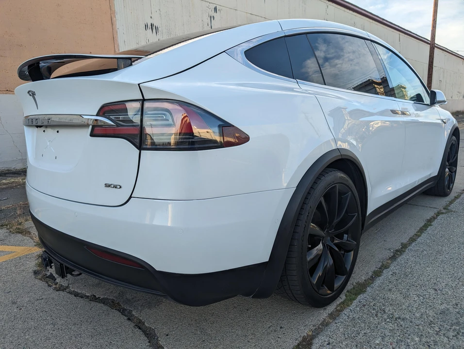 2016 Tesla Model X - Image 15 of 31