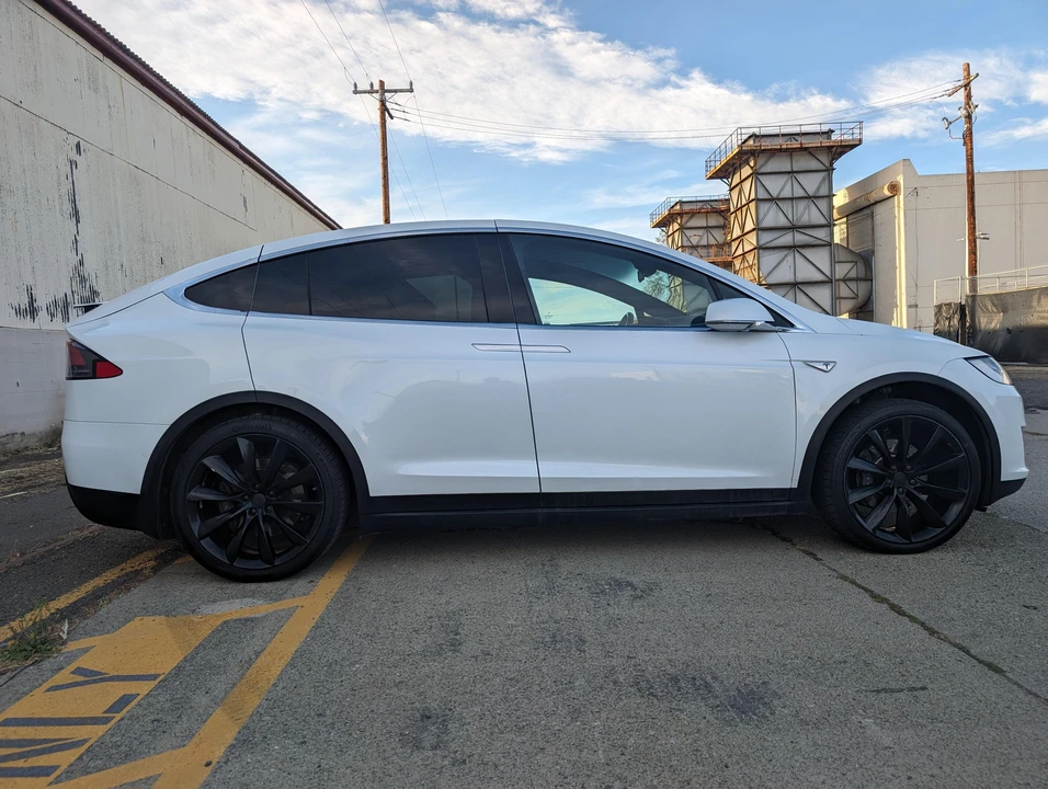 2016 Tesla Model X - Image 16 of 31