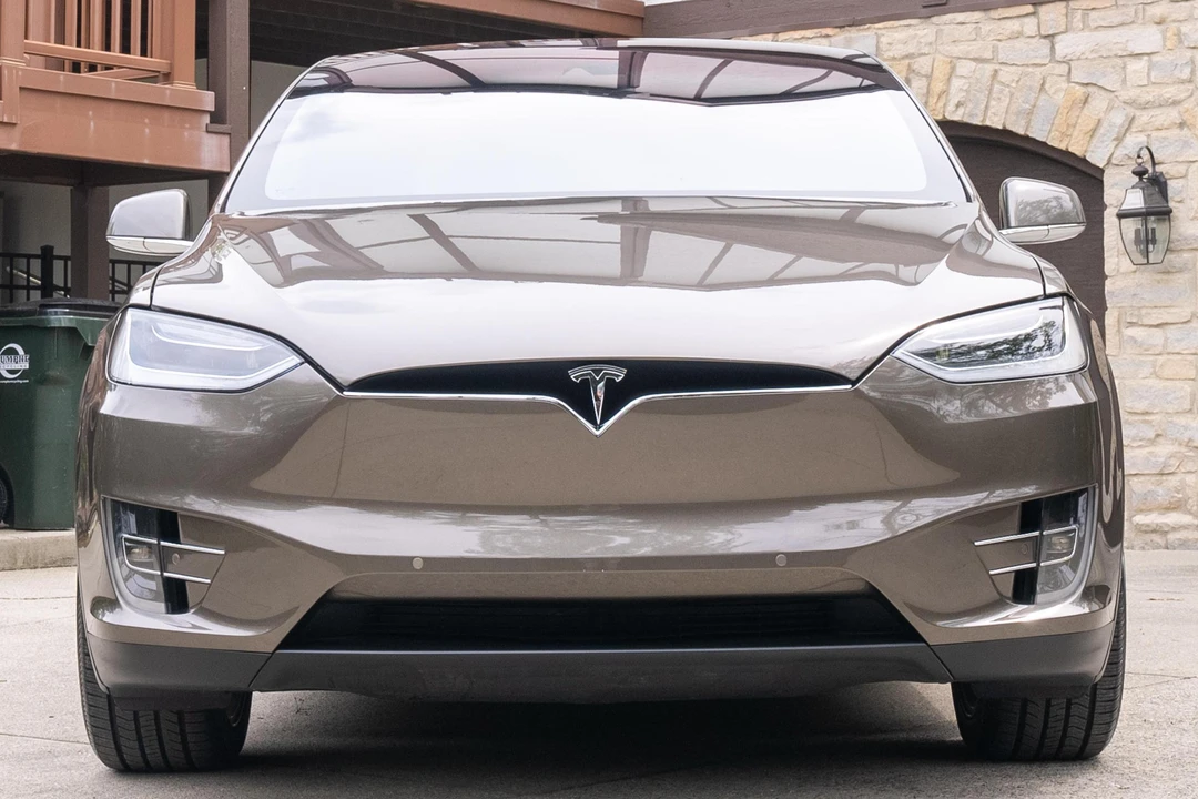 2016 Tesla Model X - Image 2 of 31
