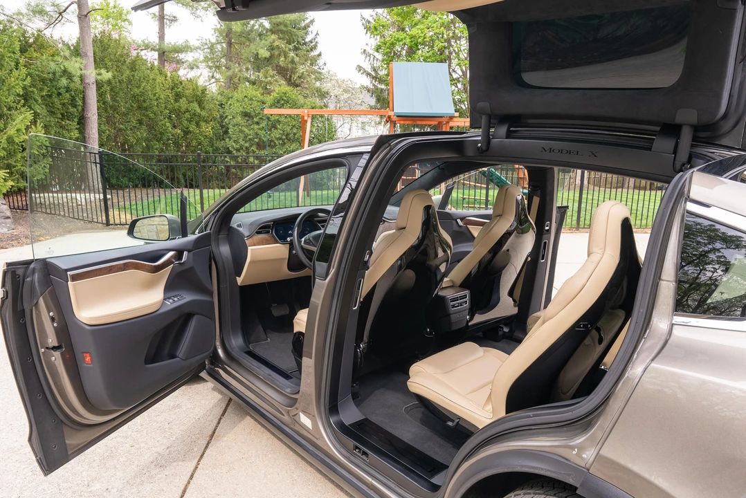 2016 Tesla Model X - Image 13 of 31