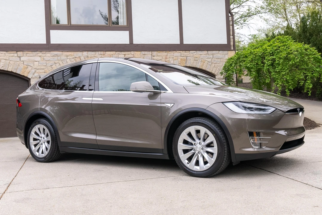 2016 Tesla Model X - Image 8 of 31