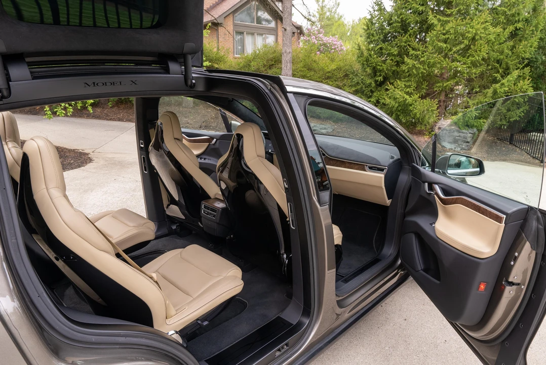 2016 Tesla Model X - Image 17 of 31