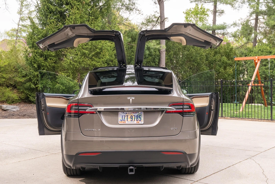 2016 Tesla Model X - Image 15 of 31