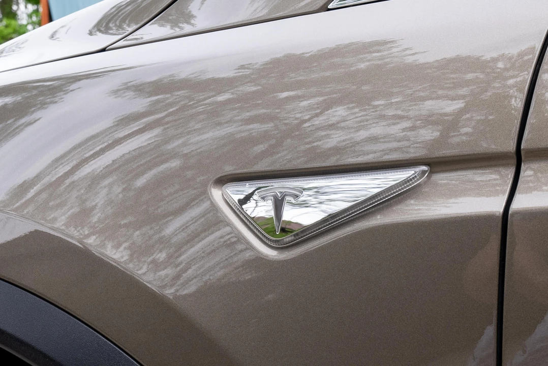2016 Tesla Model X - Image 28 of 31