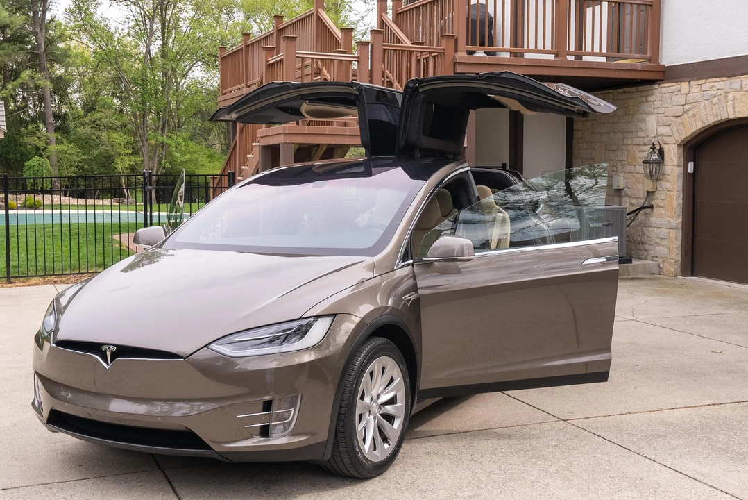 2016 Tesla Model X - Image 11 of 31