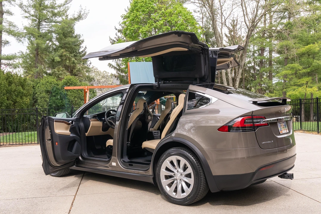2016 Tesla Model X - Image 14 of 31