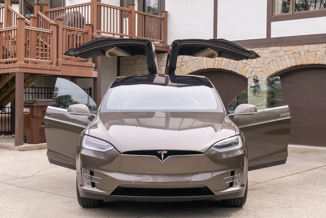 2016 Tesla Model X - Image 9 of 31