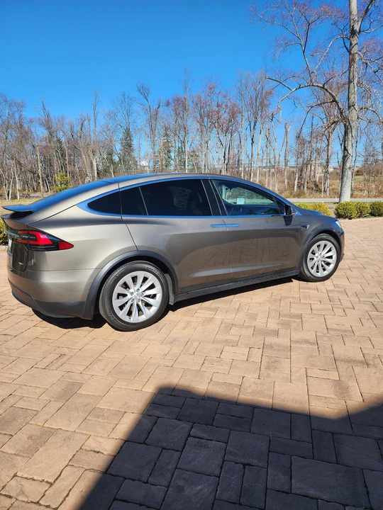 2016 Tesla Model X - Image 9 of 31
