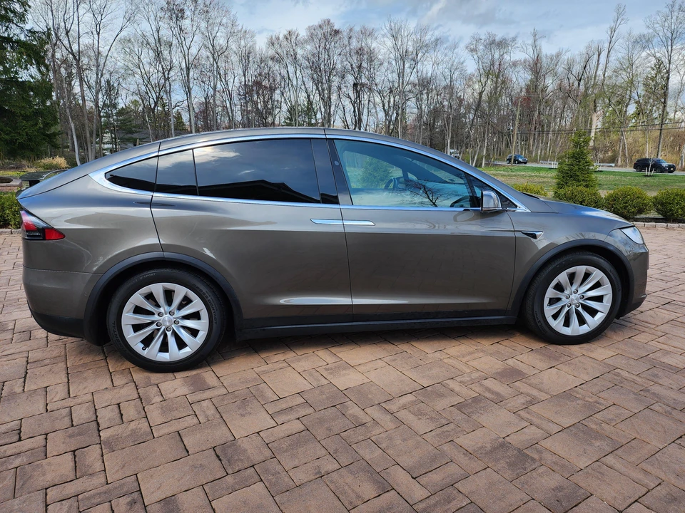 2016 Tesla Model X - Image 10 of 31