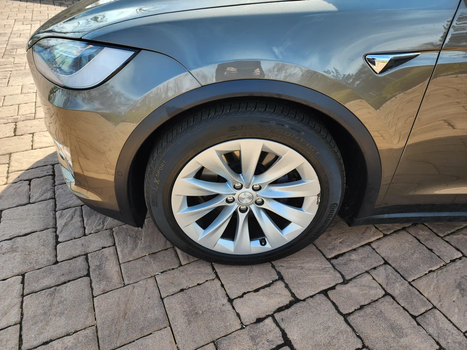 2016 Tesla Model X - Image 29 of 31