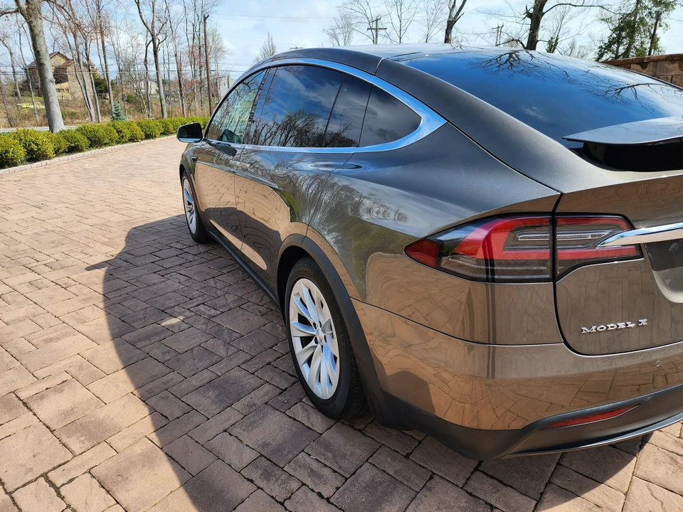 2016 Tesla Model X - Image 21 of 31