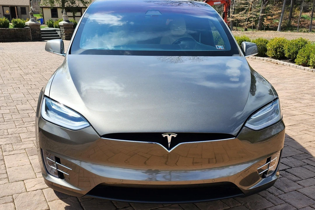 2016 Tesla Model X - Image 2 of 31