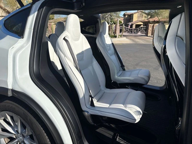 2016 Tesla Model X - Image 4 of 9