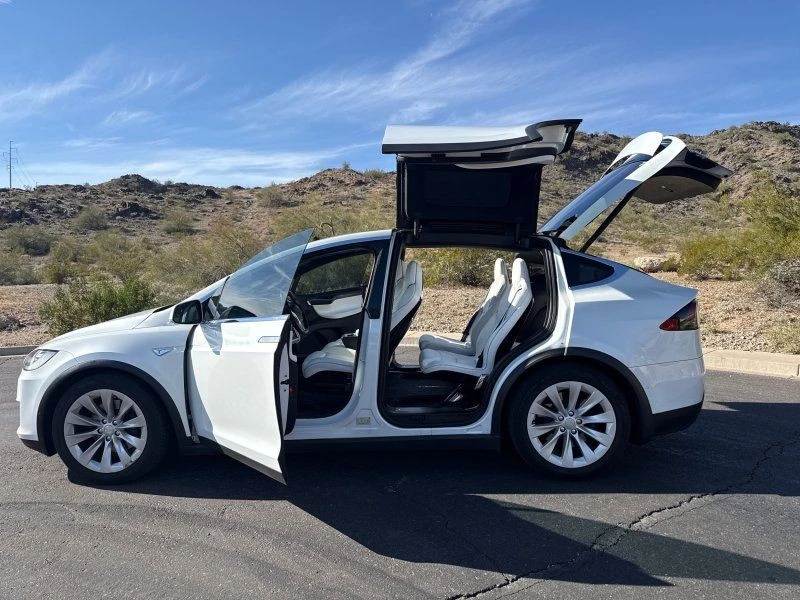 2016 Tesla Model X - Image 2 of 9