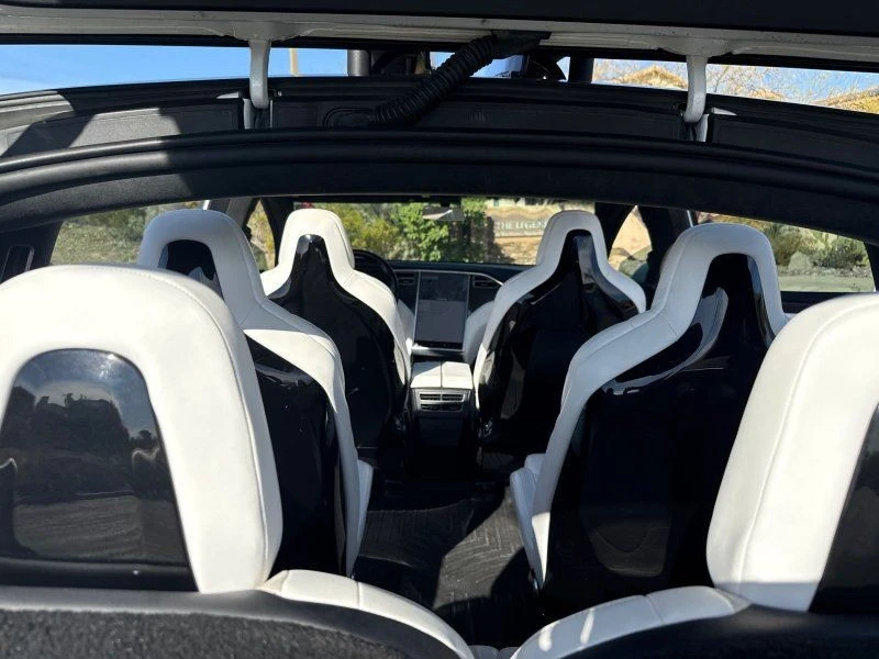 2016 Tesla Model X - Image 8 of 9