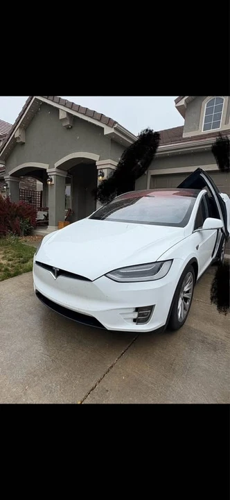 2016 Tesla Model X - Image 2 of 4